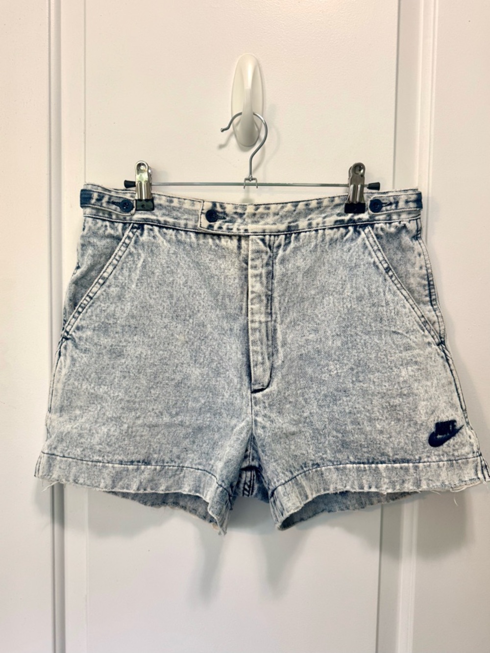 NIKE VINTAGE CHALLENGE COURT ACID WASH LOGO DENIM SHORT 32